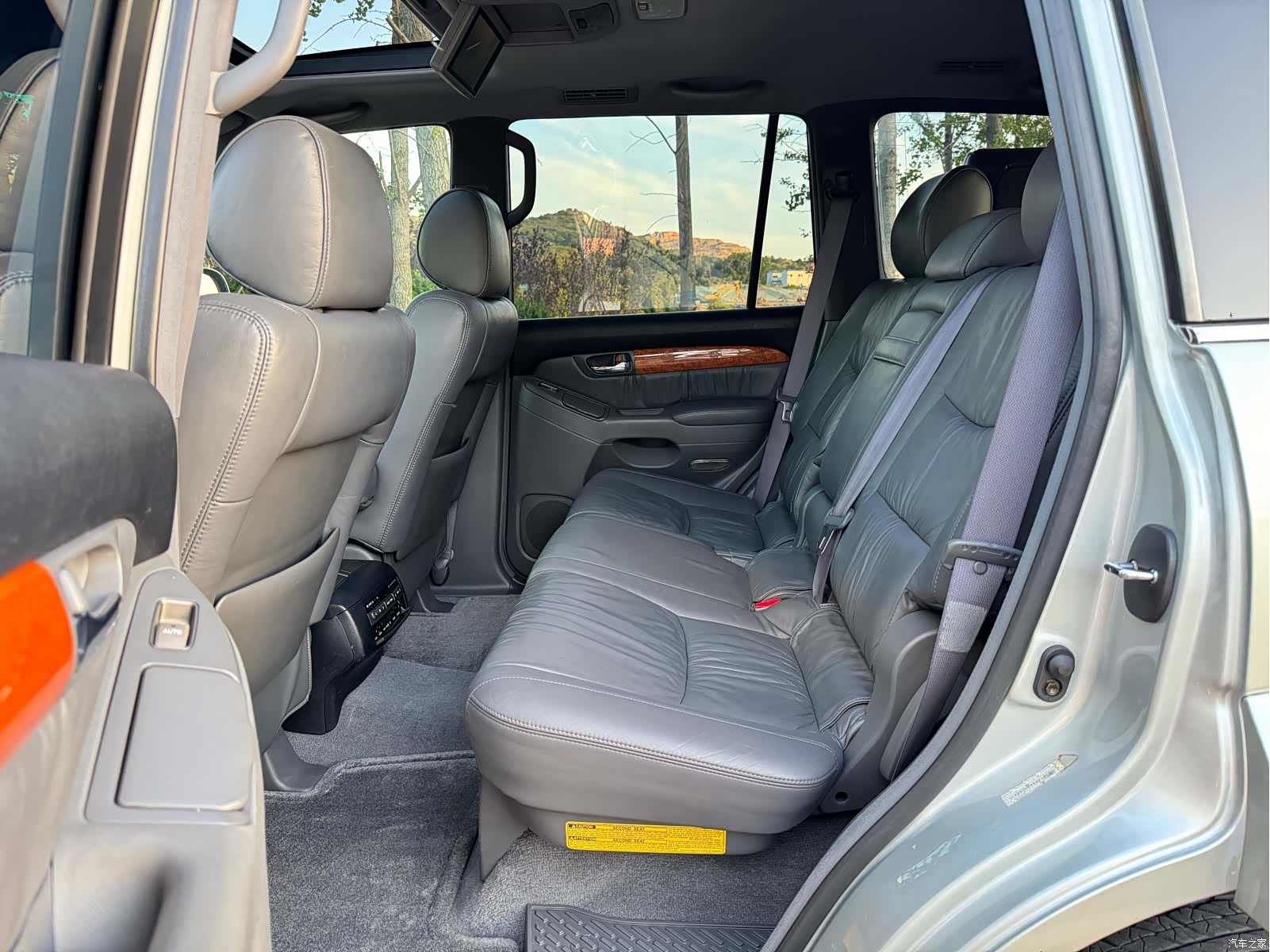Lexus GX, 2005 14
