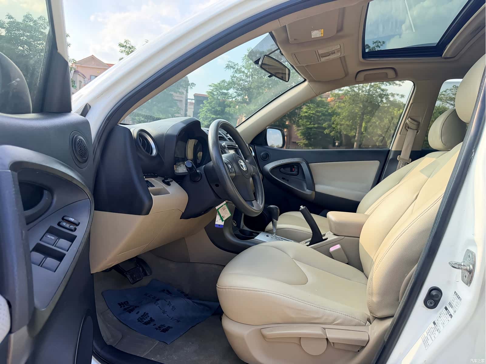 Toyota RAV4, 2012 4
