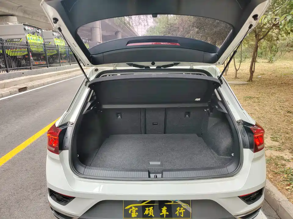 Volkswagen T-ROC exploring Songs