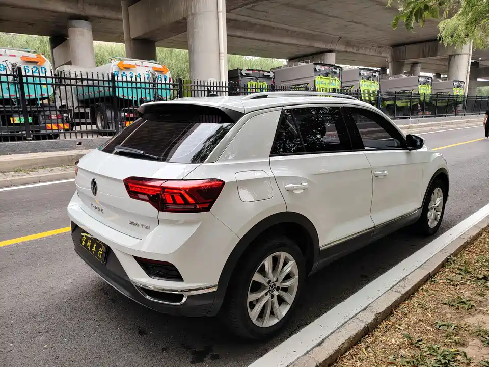 Volkswagen T-ROC exploring Songs