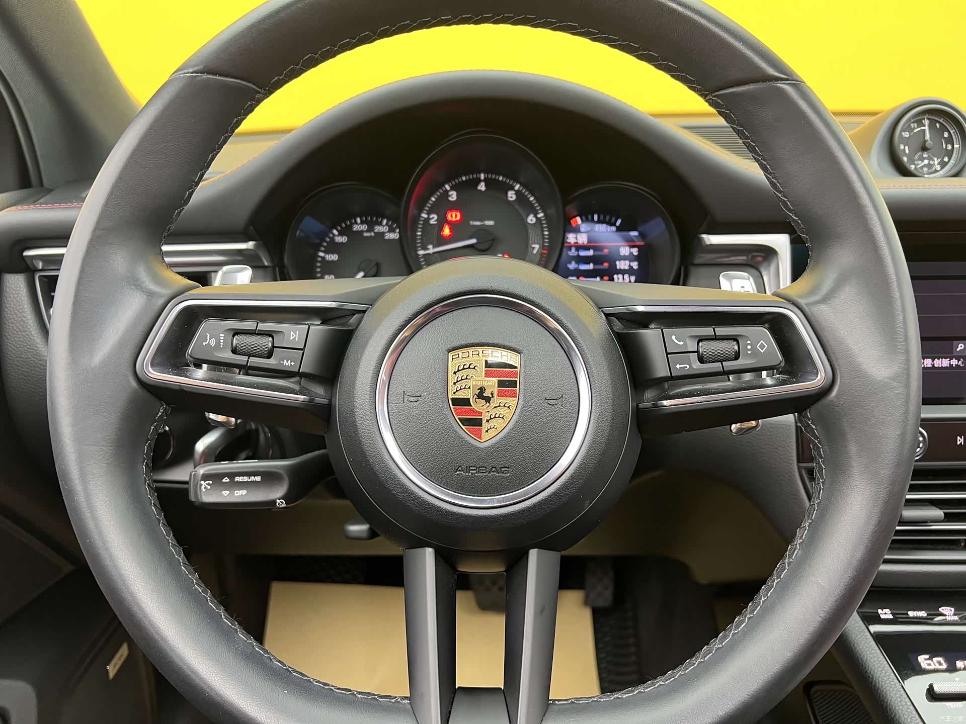 Porsche Macan, 2023 11