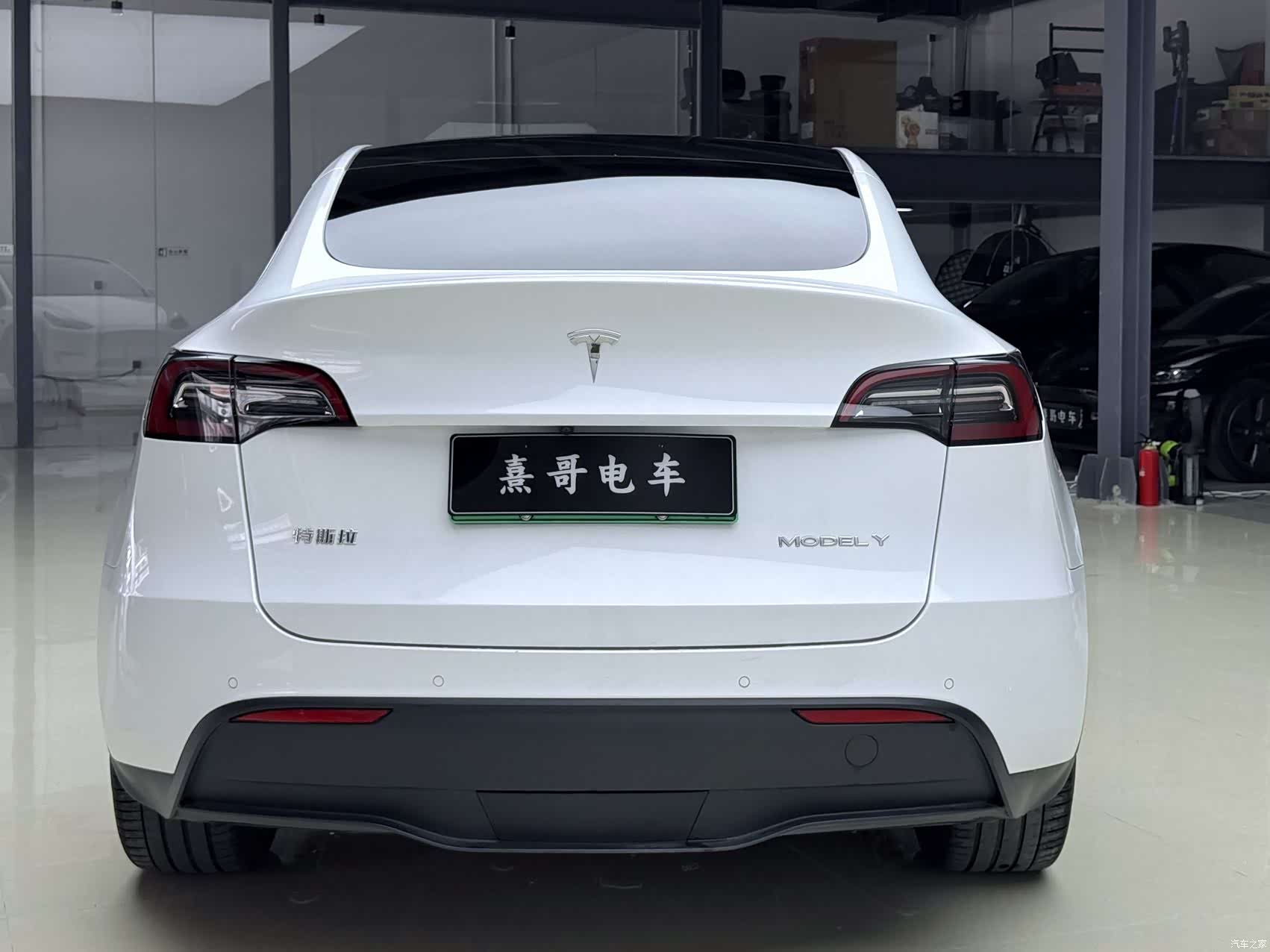 Tesla Model Y, 2021 все фото