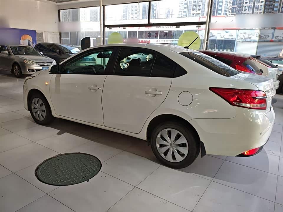 Toyota YARiS L to enjoy