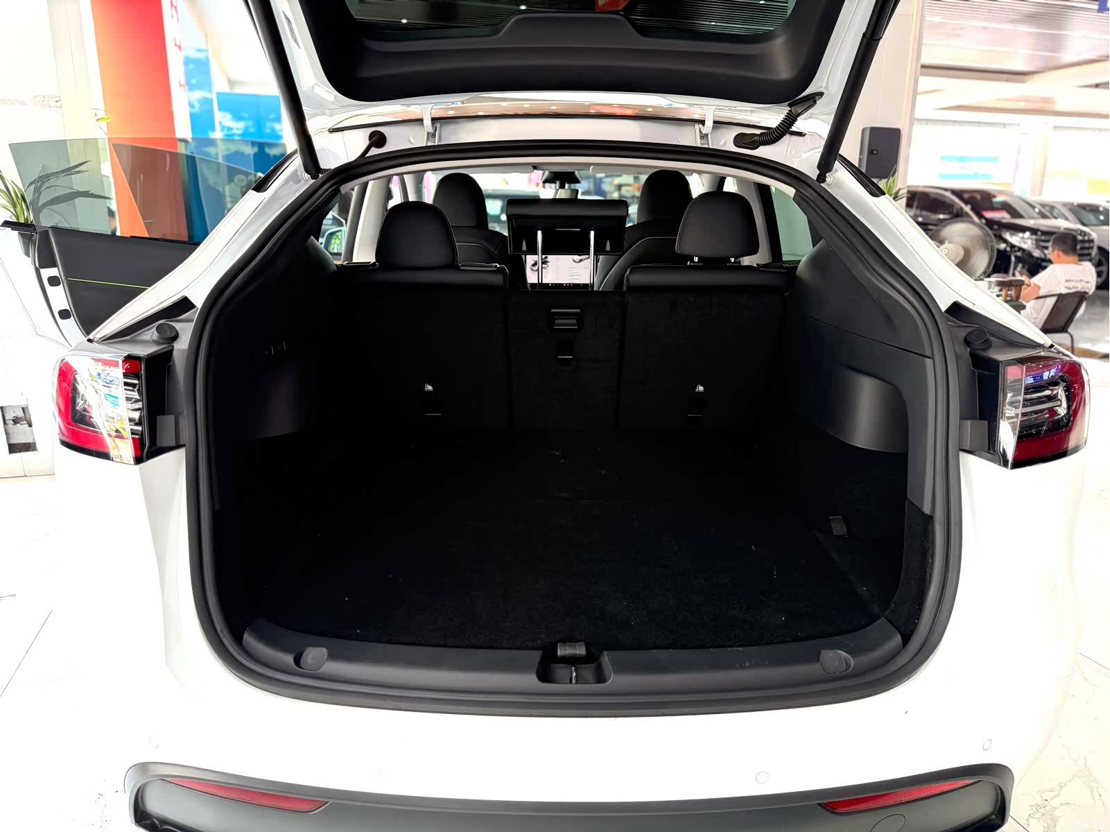 Tesla Model Y, 2022 15