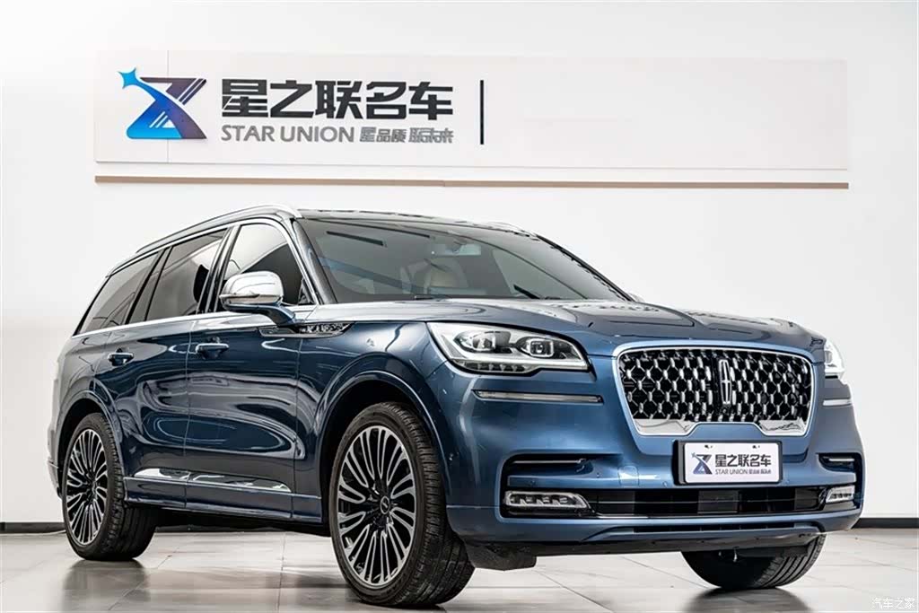 Lincoln Aviator, 2023 все фото