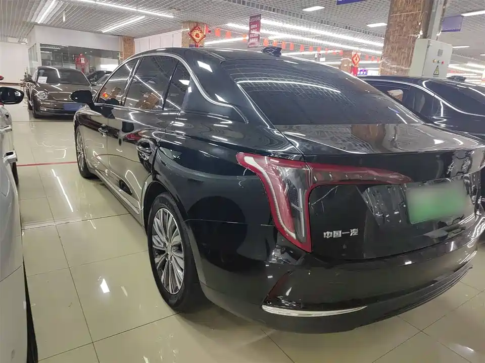 Hongqi E-QM5