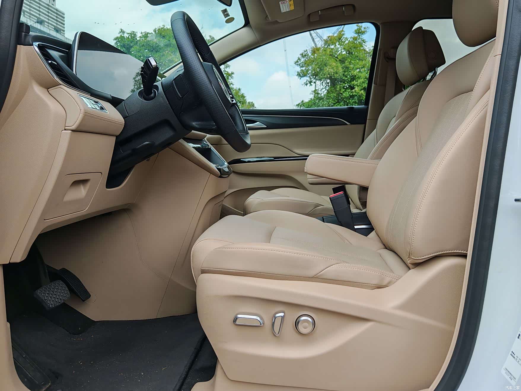 Buick GL8, 2025 4