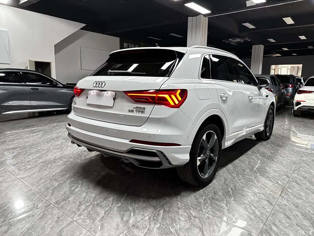 Audi Q3, 2022 4