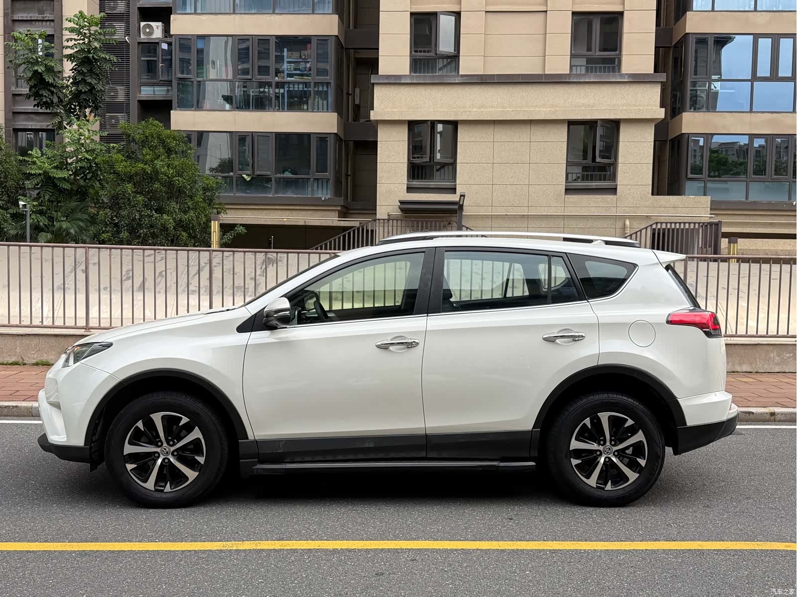 Toyota RAV4, 2017 3
