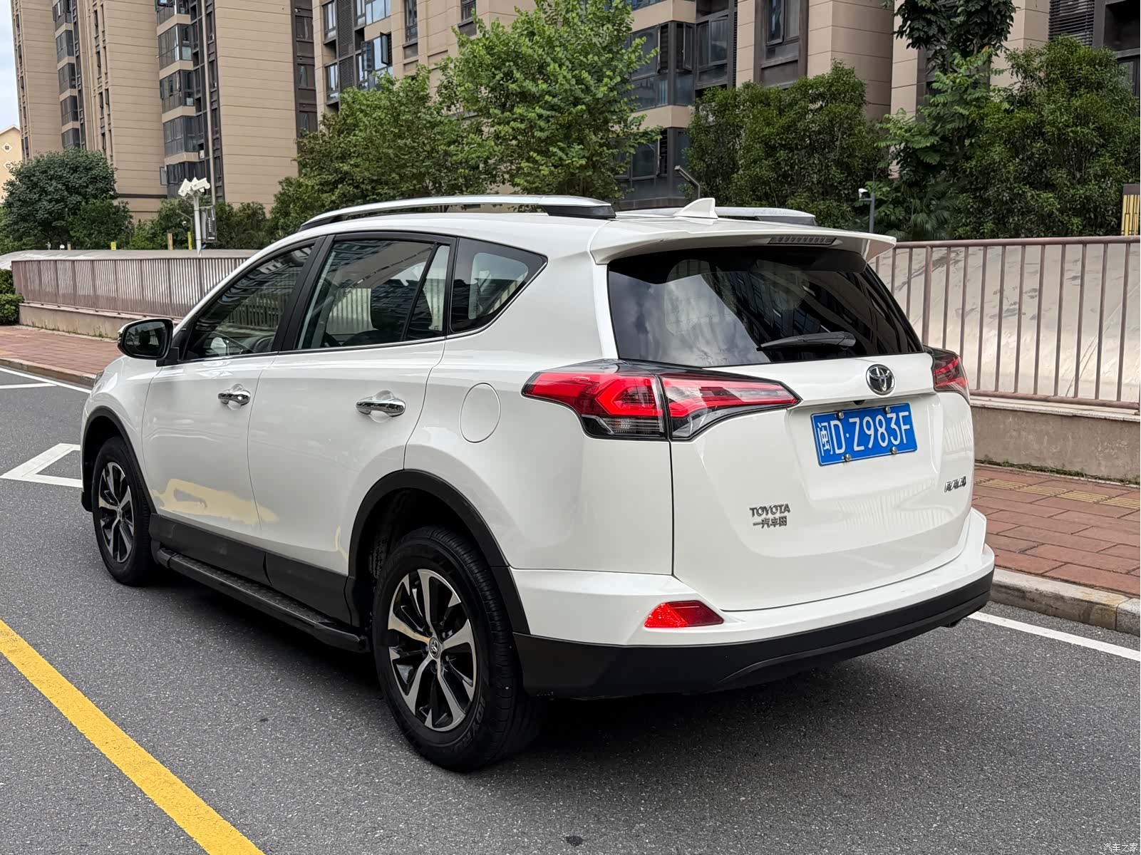 Toyota RAV4, 2017 все фото