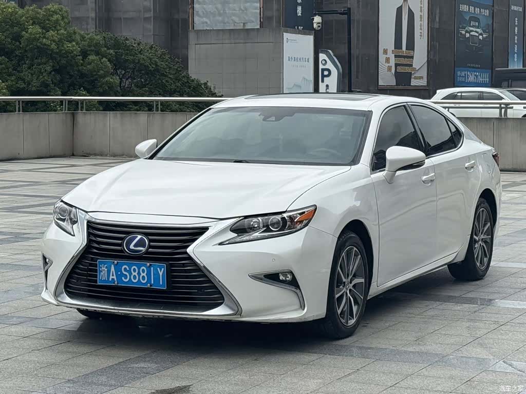 Lexus ES, 2016 10