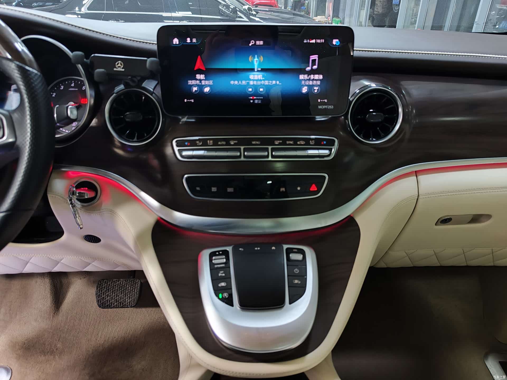 Mercedes-Benz V-Class, 2021 13