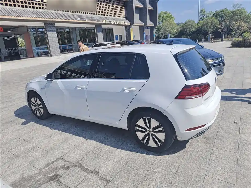 Volkswagen Golf*pure electricity