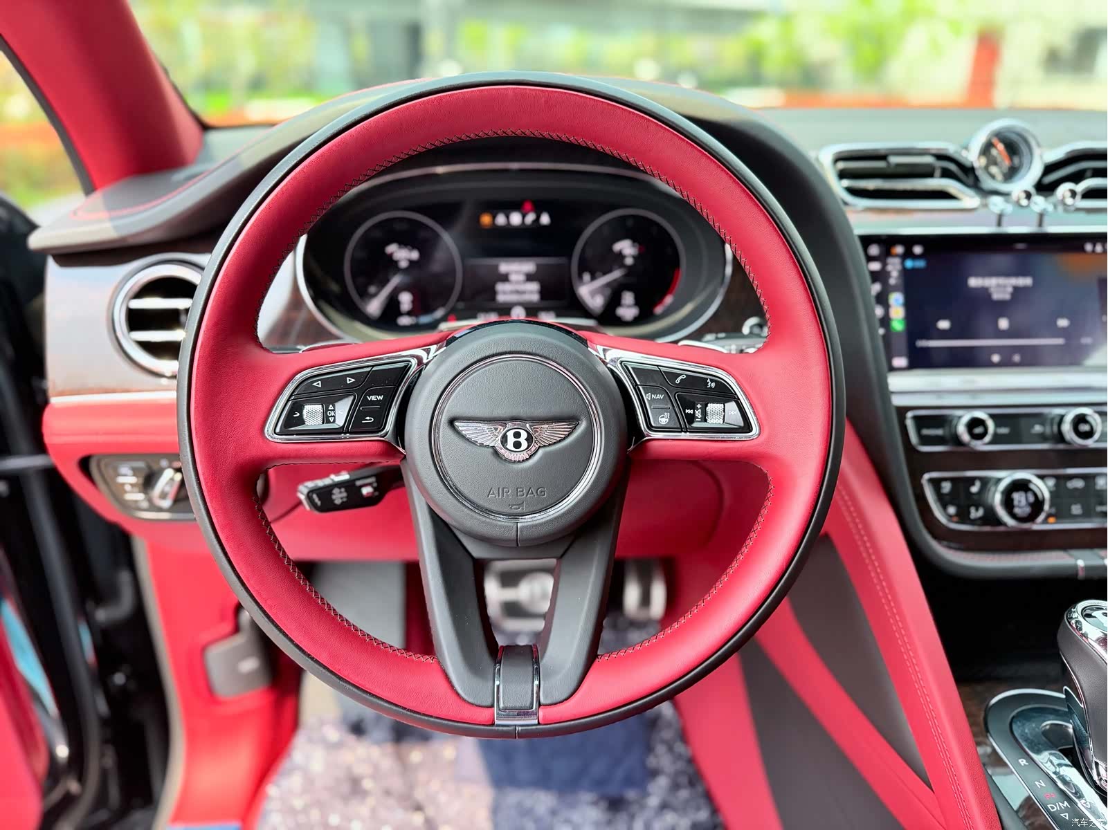 Bentley Bentayga, 2020 все фото