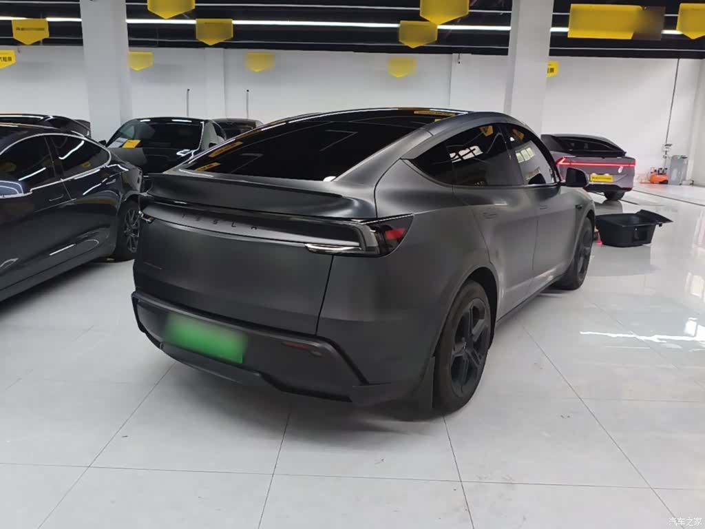 Tesla Model Y, 2025 все фото