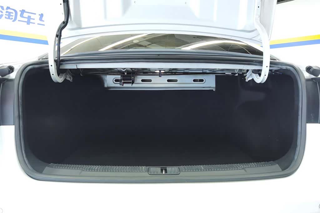 Roewe i5, 2023 4