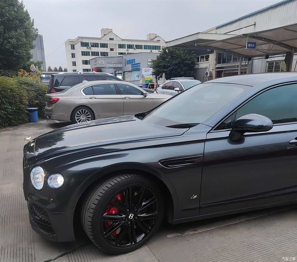 Bentley Flying Spur, 2022 2