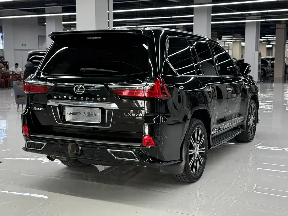 Lexus LX