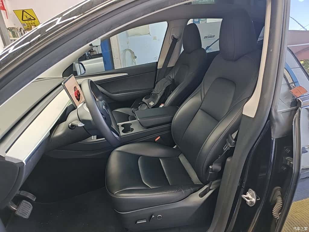 Tesla Model Y, 2023 15
