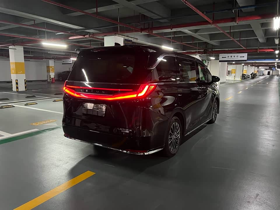 Lexus LM