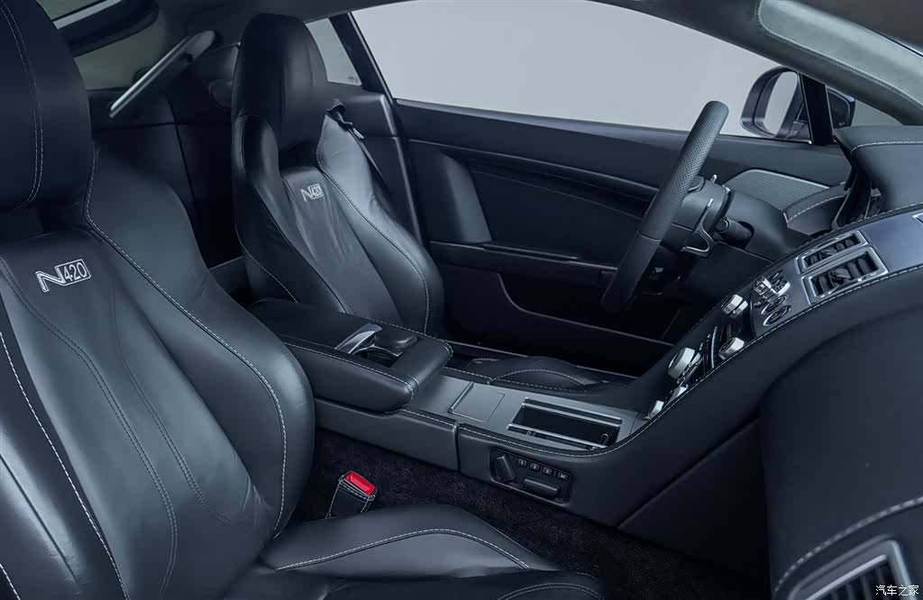 Aston Martin Vantage, 2011 11