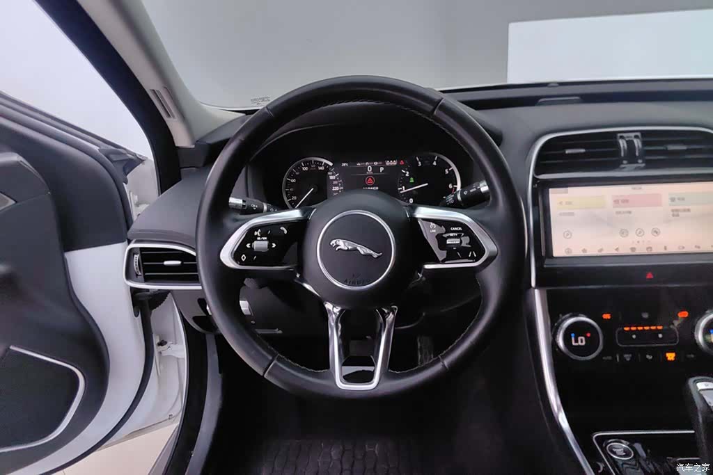 Land Rover XEL, 2020 14