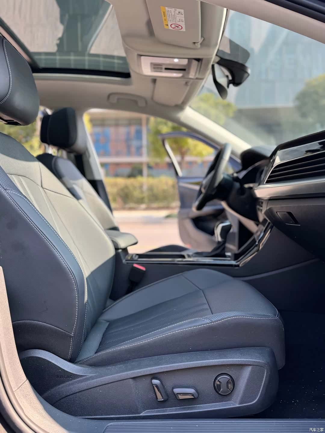 Volkswagen Passat, 2025 10