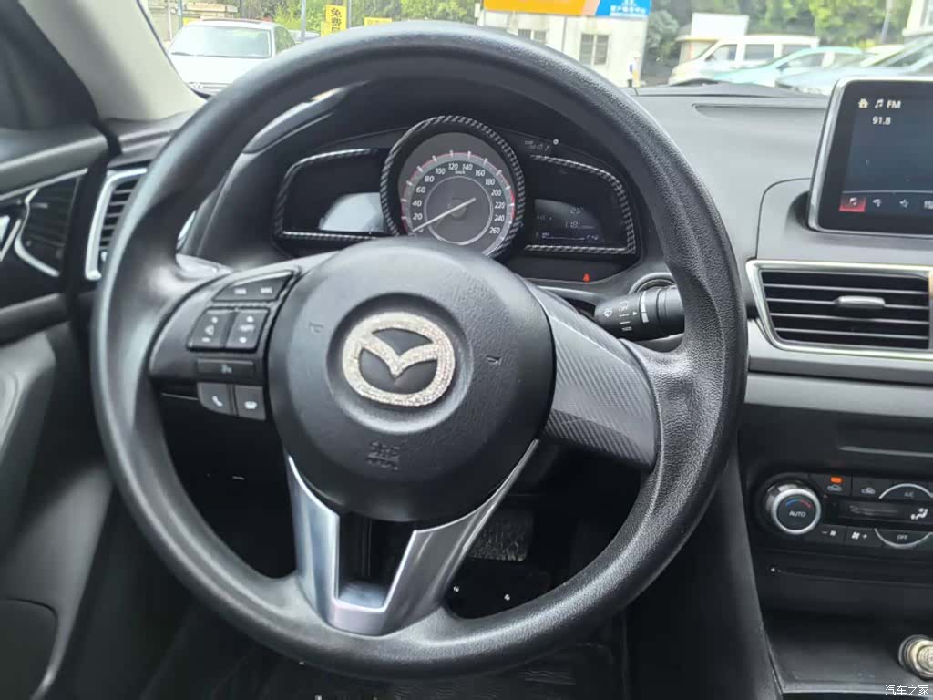 Mazda Mazda3, 2015 14