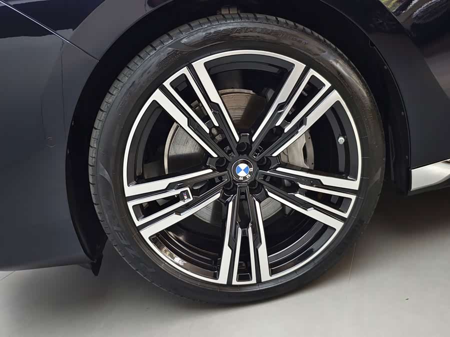 BMW 7-Series 2025, фото 18