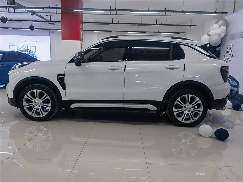 Lynk & Co 01