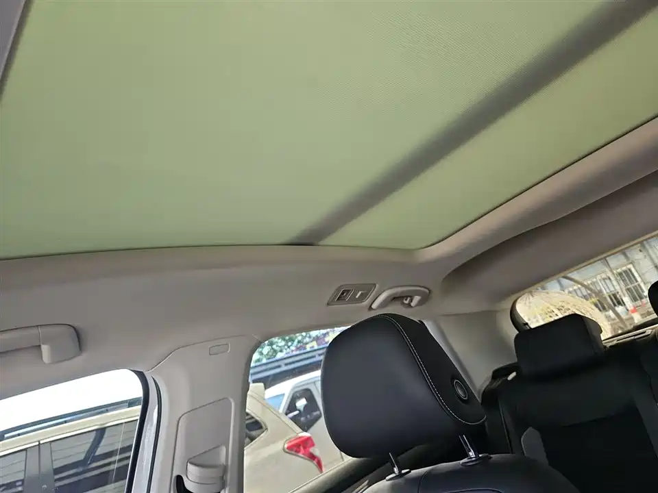 Volkswagen T-ROC exploring Songs