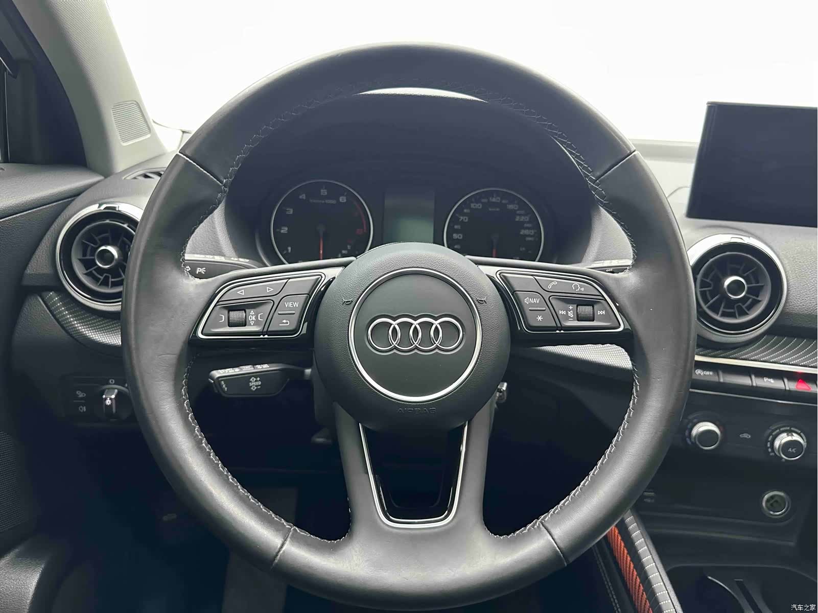 Audi Q2L, 2022 16
