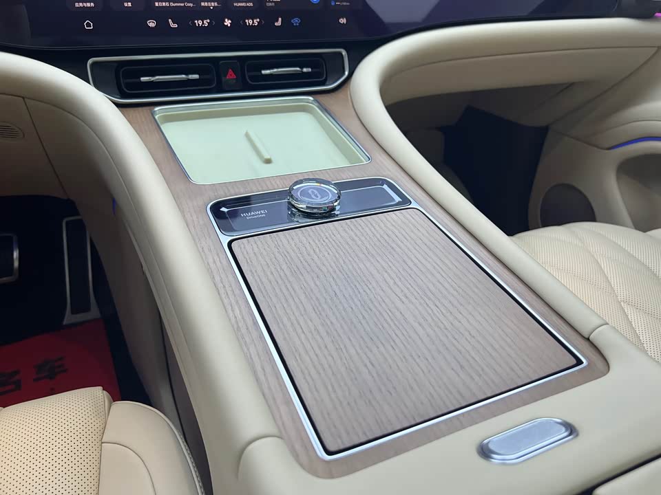 AITO Ask the world M9