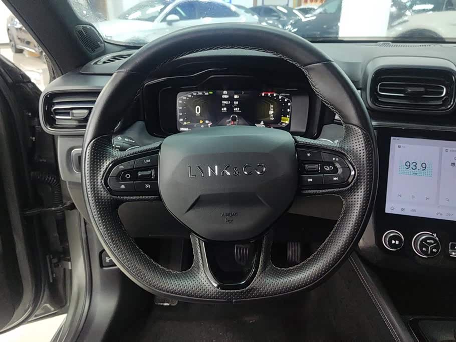 Lynk & Co 03