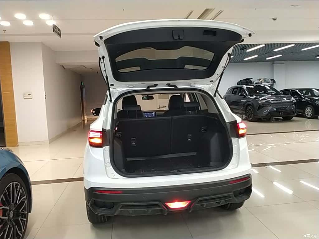 Geely Coolray, 2025 19