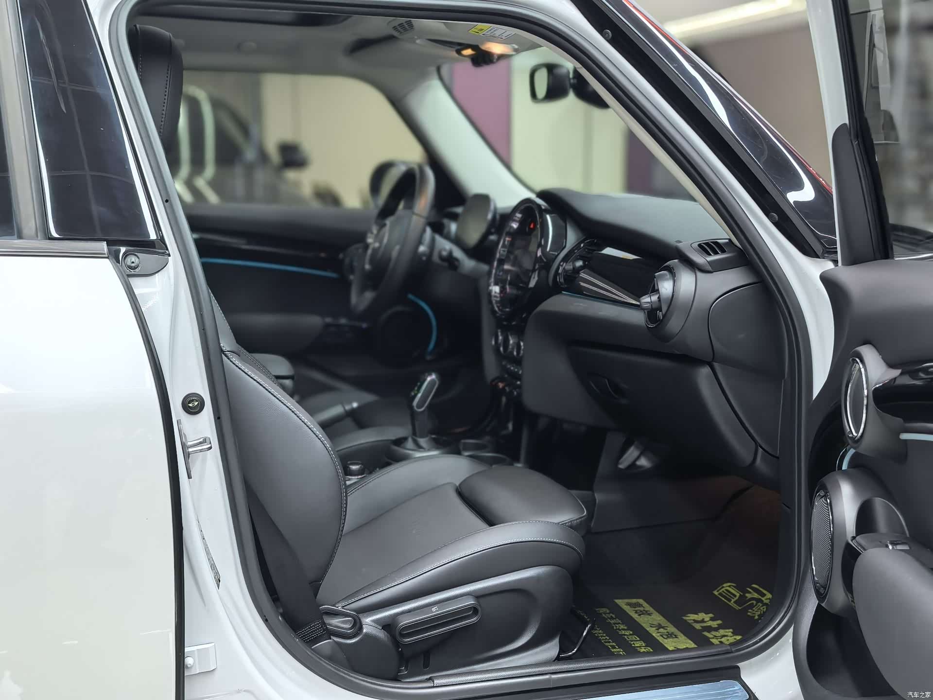 Mini Cooper, 2023 12