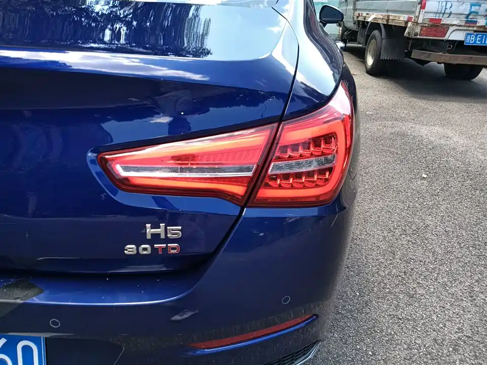 Hongqi H5