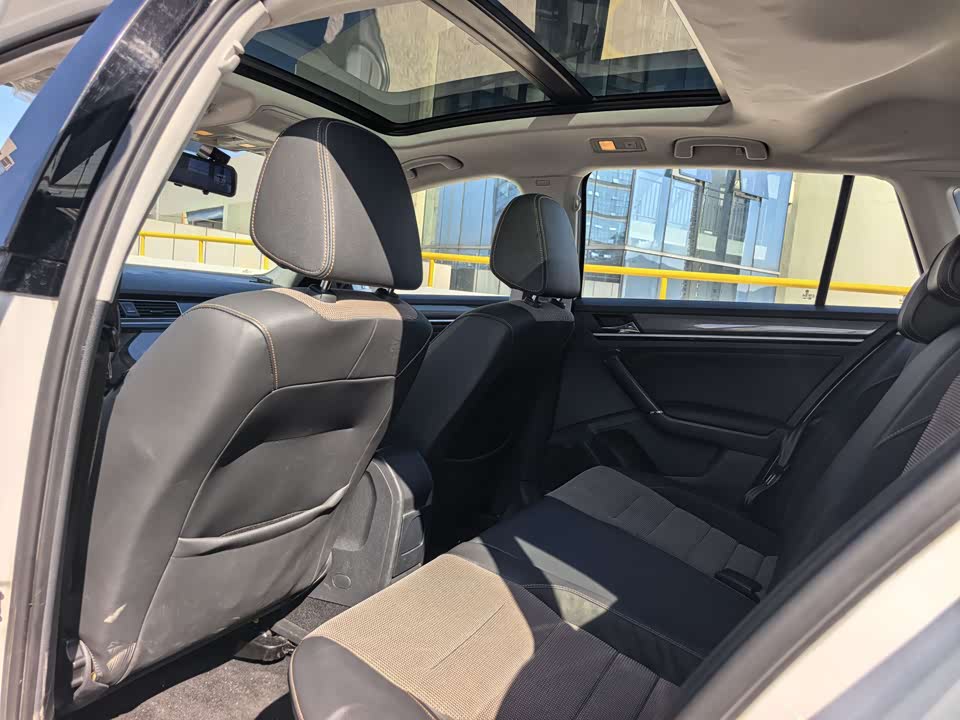 Volkswagen C-TREK Wei Collar