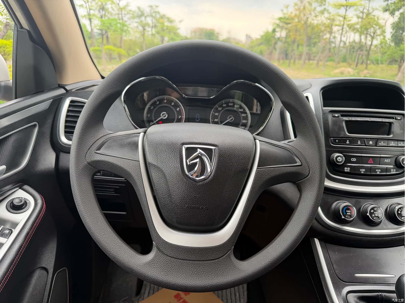 Wuling 560, 2015 8