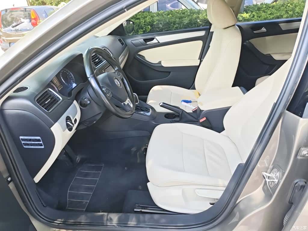 Volkswagen Sagitar, 2015 15