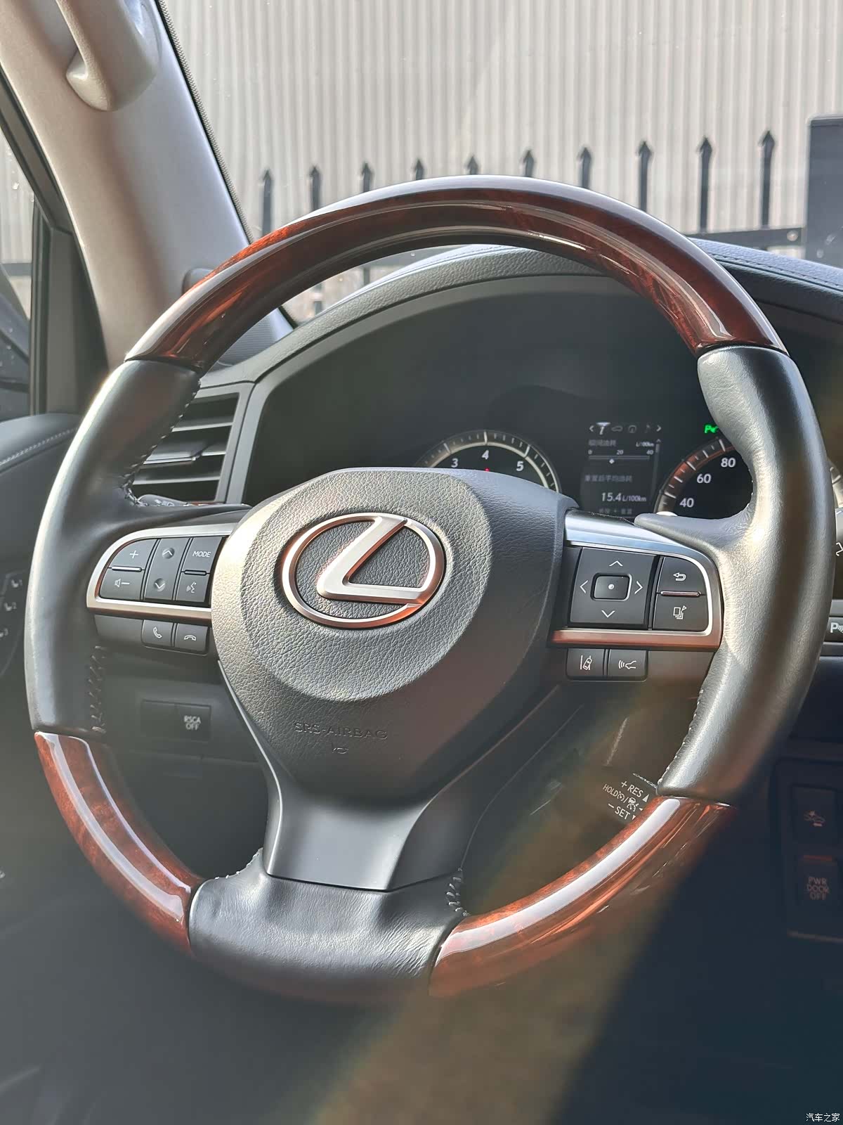 Lexus LX, 2016 26