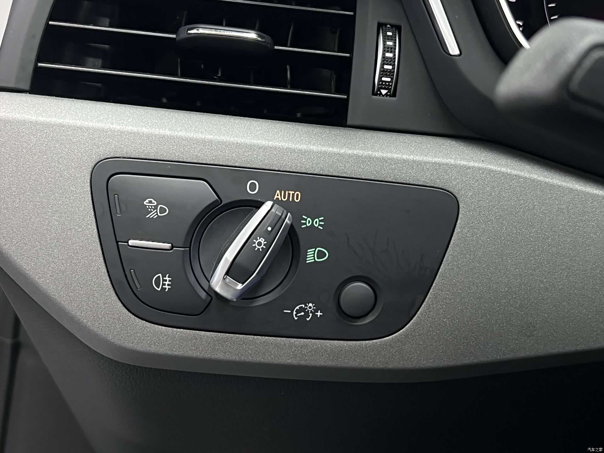 Audi A4L, 2018 31