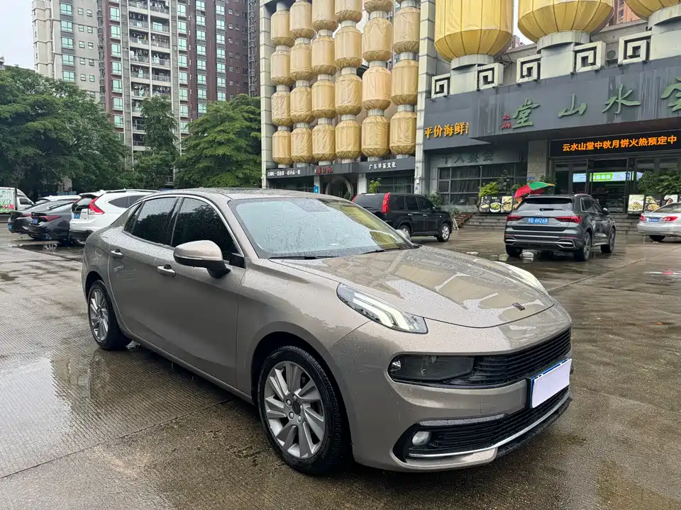 Lynk & Co 03