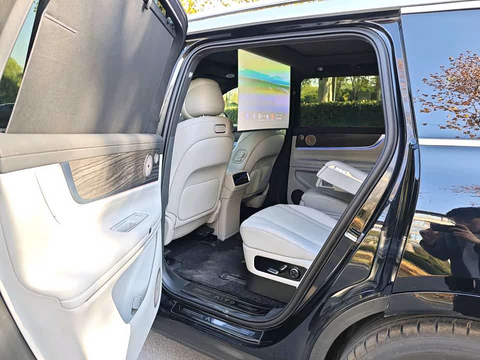 AITO Ask the world M9