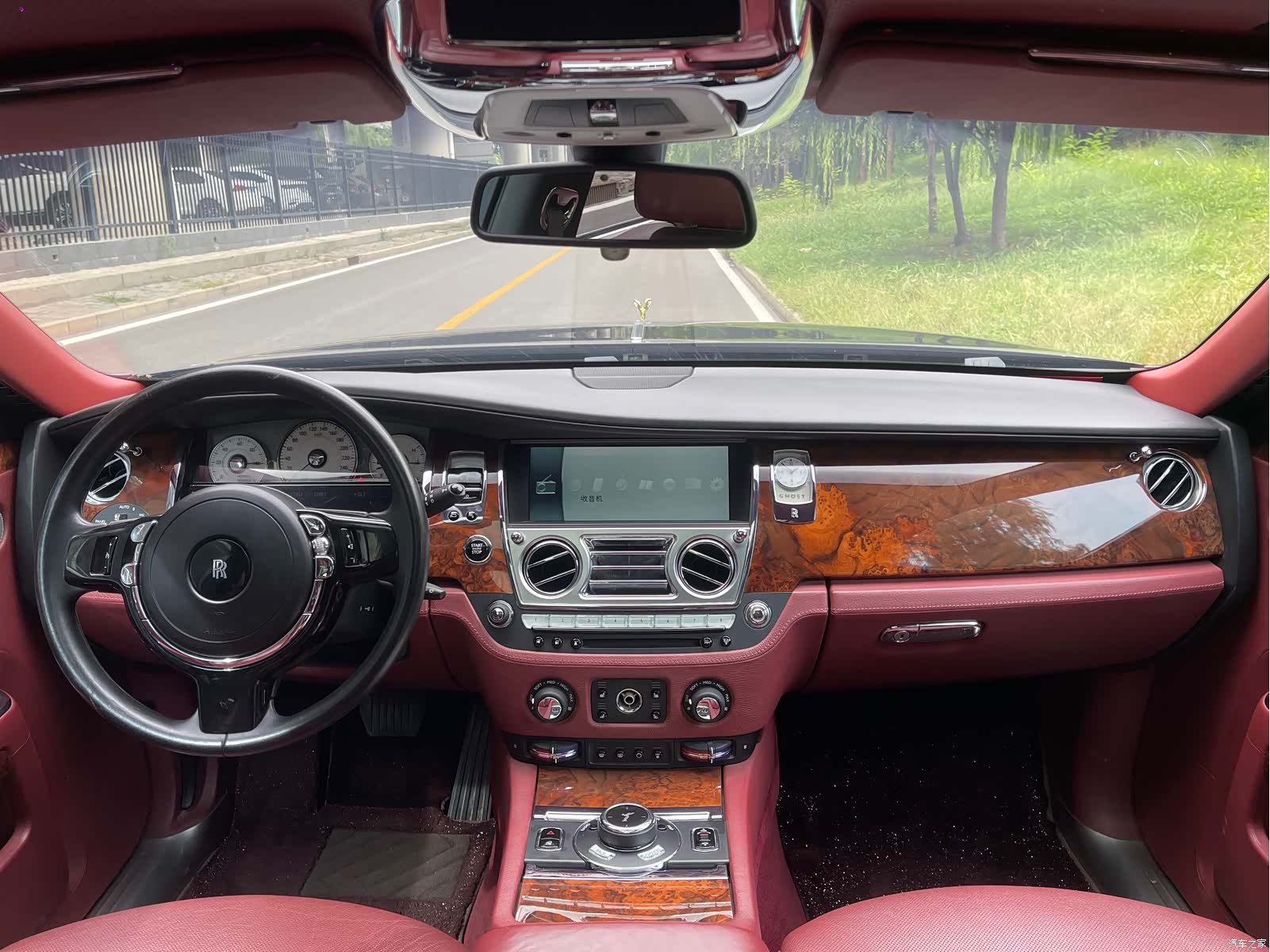 Rolls-Royce Ghost, 2015 7