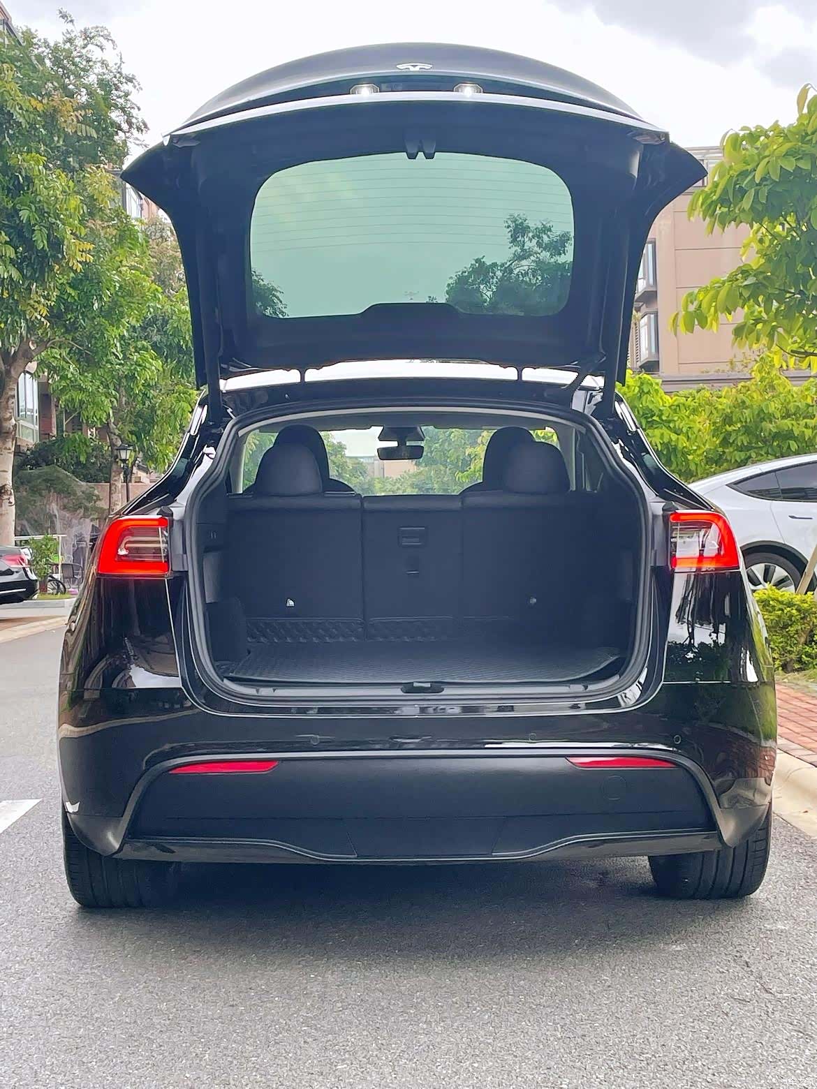 Tesla Model Y, 2023 13