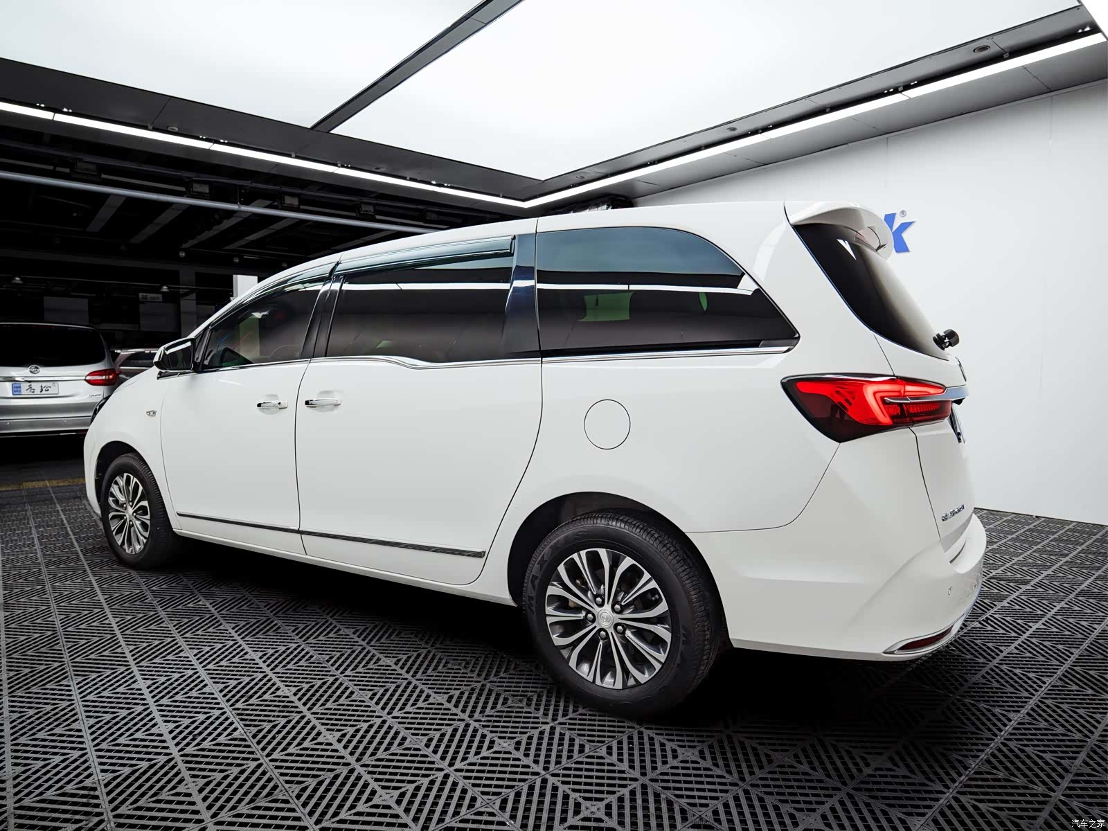 Buick GL8, 2022 8