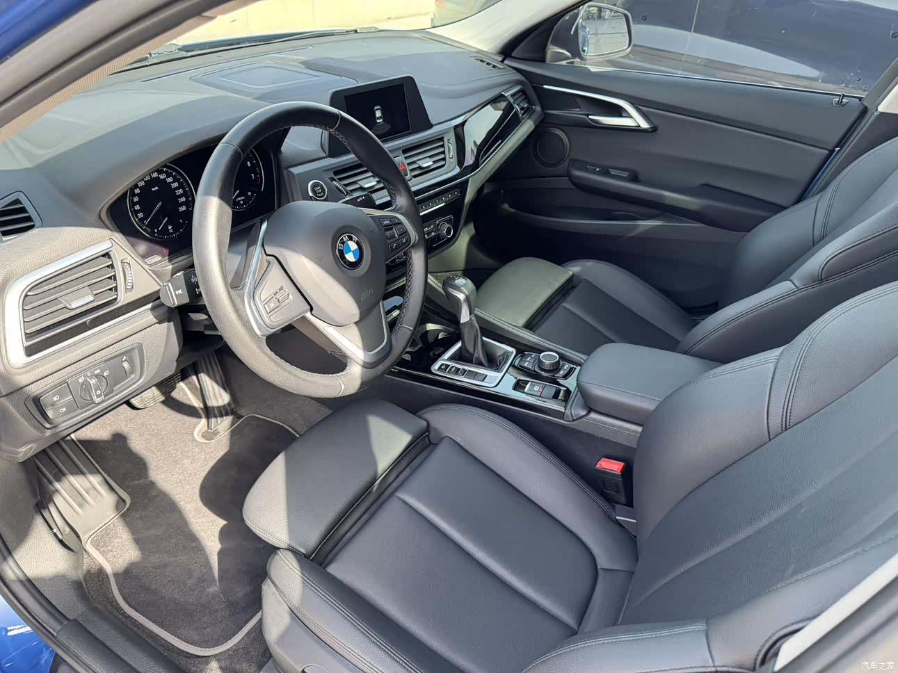 BMW 1 Series, 2018 все фото