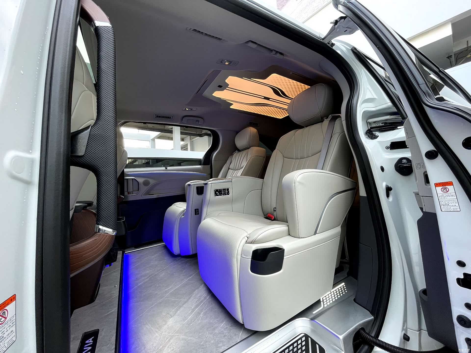 Toyota Granvia, 2025 8