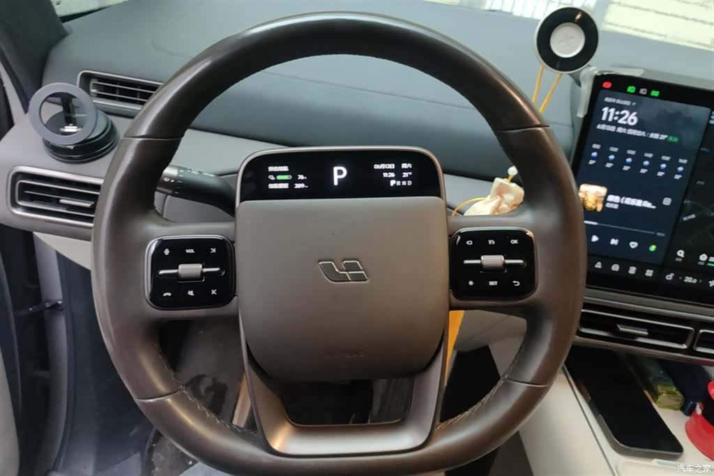 Li Auto MEGA, 2024 15